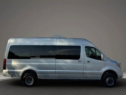Used 2023 Mercedes-Benz Sprinter 3500 image 2