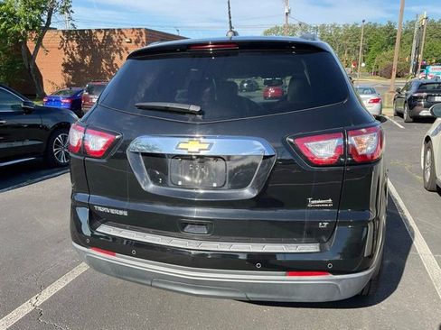 Used 2017 Chevrolet Traverse LT FWD image 4