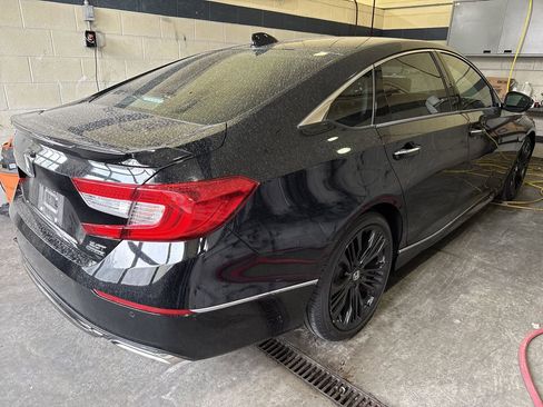 Used 2018 Honda Accord Touring image 4