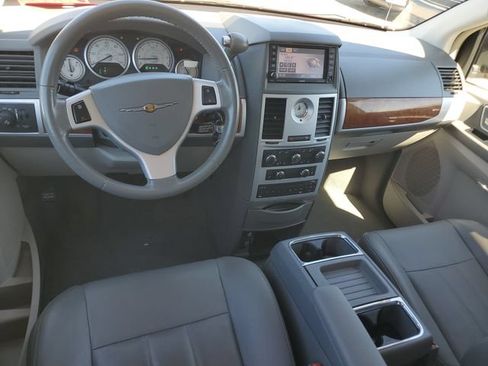 Used 2008 Chrysler Town & Country Touring FWD image 11