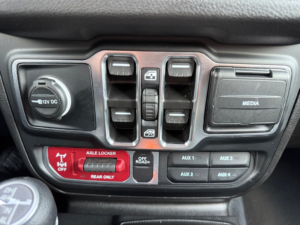 Used 2025 Jeep Wrangler Unlimited Sport AWD/4WD image 18