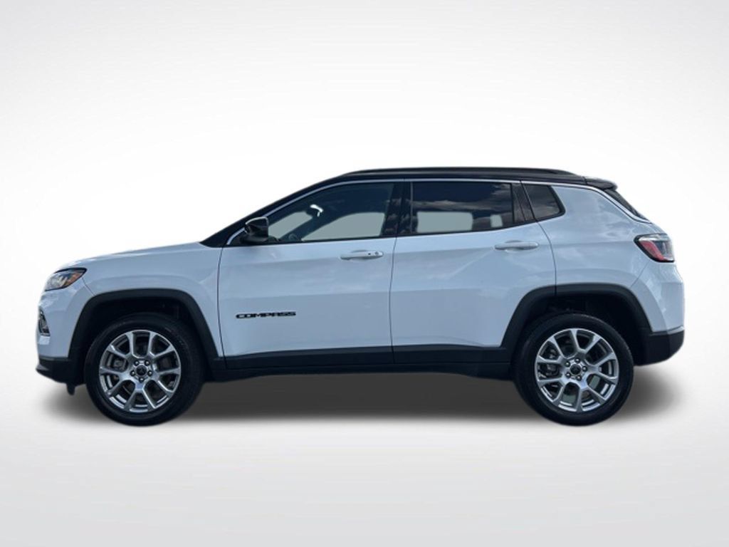 Used 2025 Jeep Compass Limited AWD/4WD image 16
