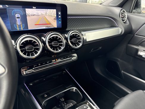 Certified 2025 Mercedes-Benz GLB 250 4MATIC image 9