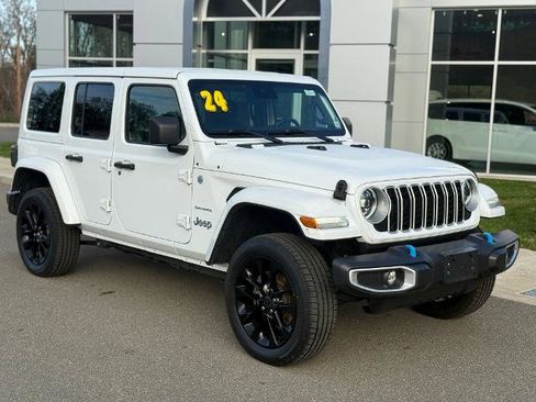Used 2024 Jeep Wrangler Unlimited Sahara AWD/4WD image 1