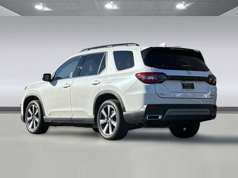 Used 2023 Honda Pilot Elite image 3