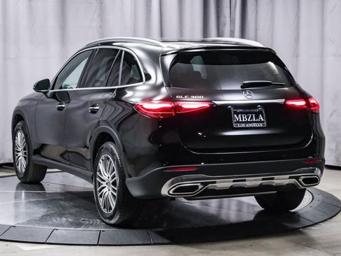 Certified 2025 Mercedes-Benz GLC 300 image 2