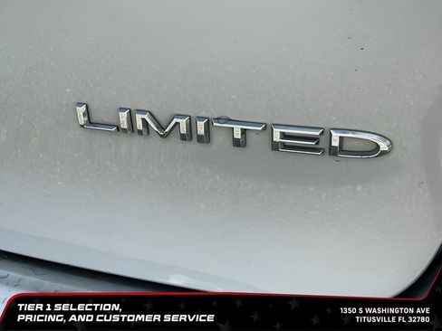 Used 2024 Chrysler Pacifica Limited FWD image 37