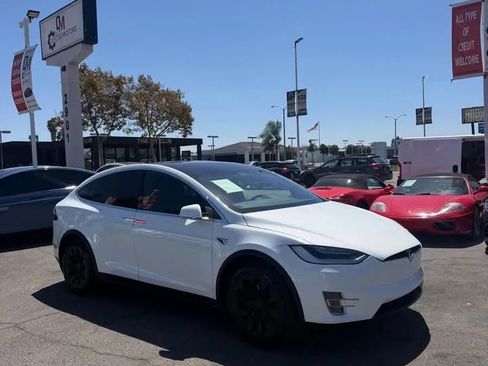 Used 2017 Tesla Model X 90D AWD/4WD image 3