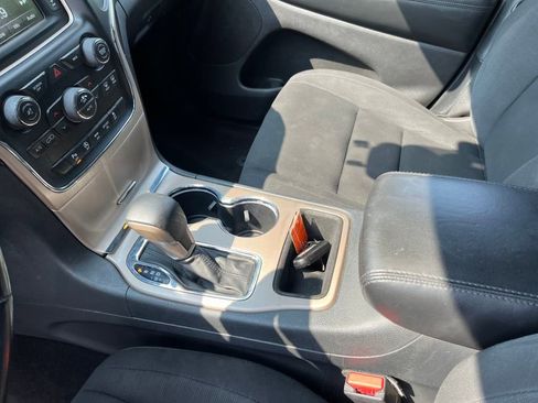 Used 2017 Jeep Grand Cherokee Laredo w/ Quick Order Package 23E image 18