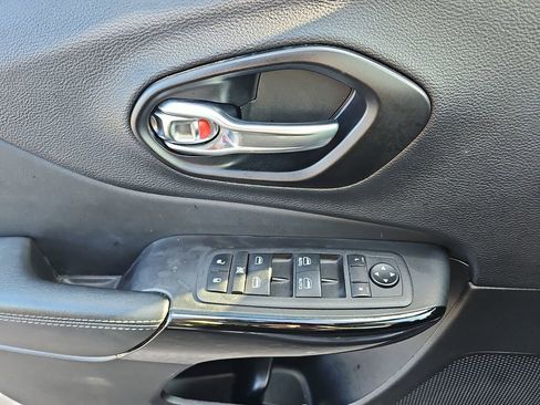 Used 2023 Jeep Cherokee Altitude Lux image 32