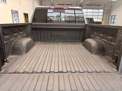 Used 2025 GMC Sierra 1500 AT4 w/ AT4 Premium Package image 8
