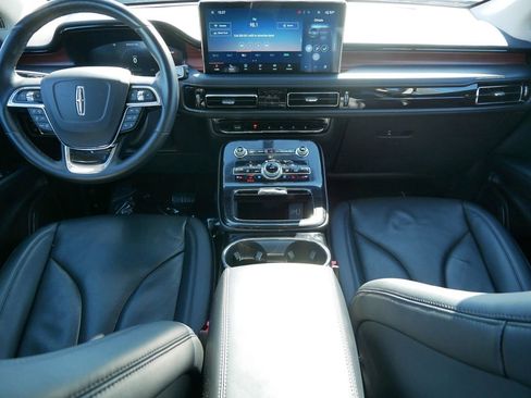 Used 2023 Lincoln Nautilus Reserve image 16