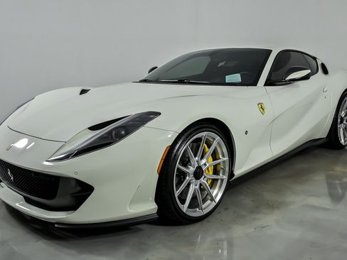 Used 2018 Ferrari 812 Superfast RWD image 6