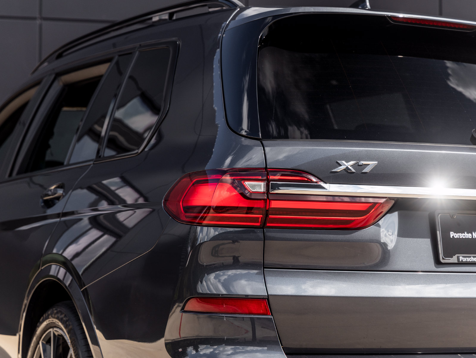 Used 2020 BMW X7 xDrive40i w/ M Sport Package AWD/4WD image 12
