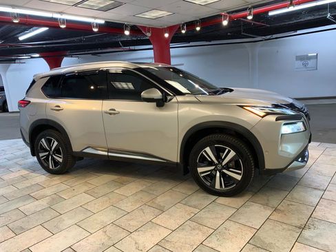 Used 2021 Nissan Rogue Platinum image 8