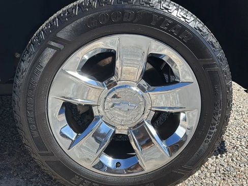 Used 2019 Chevrolet Tahoe LT w/ LT Signature Package image 11