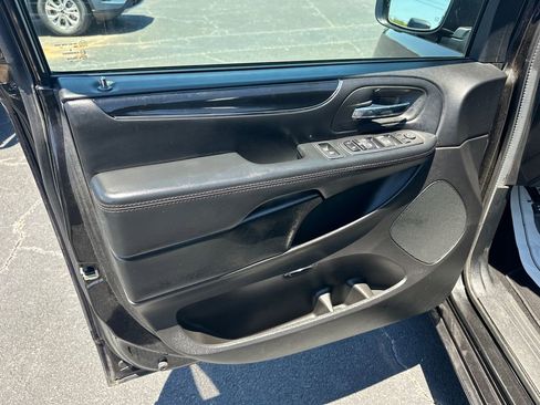 Used 2020 Dodge Grand Caravan SE FWD image 10
