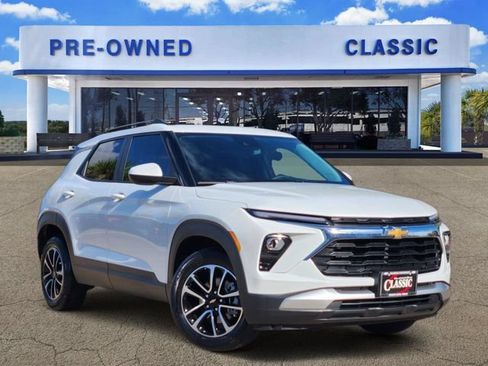Used 2026 Chevrolet TrailBlazer LT w/ LT Cold Weather Package FWD image 1
