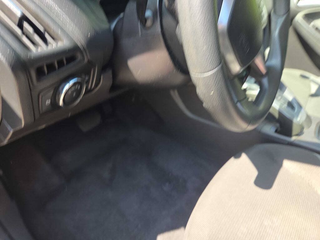 Used 2013 Ford Focus SE w/ SE Winter Pkg FWD image 23