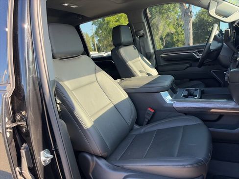 Used 2025 Chevrolet Silverado 3500 LTZ w/ LTZ Convenience Package AWD/4WD image 11