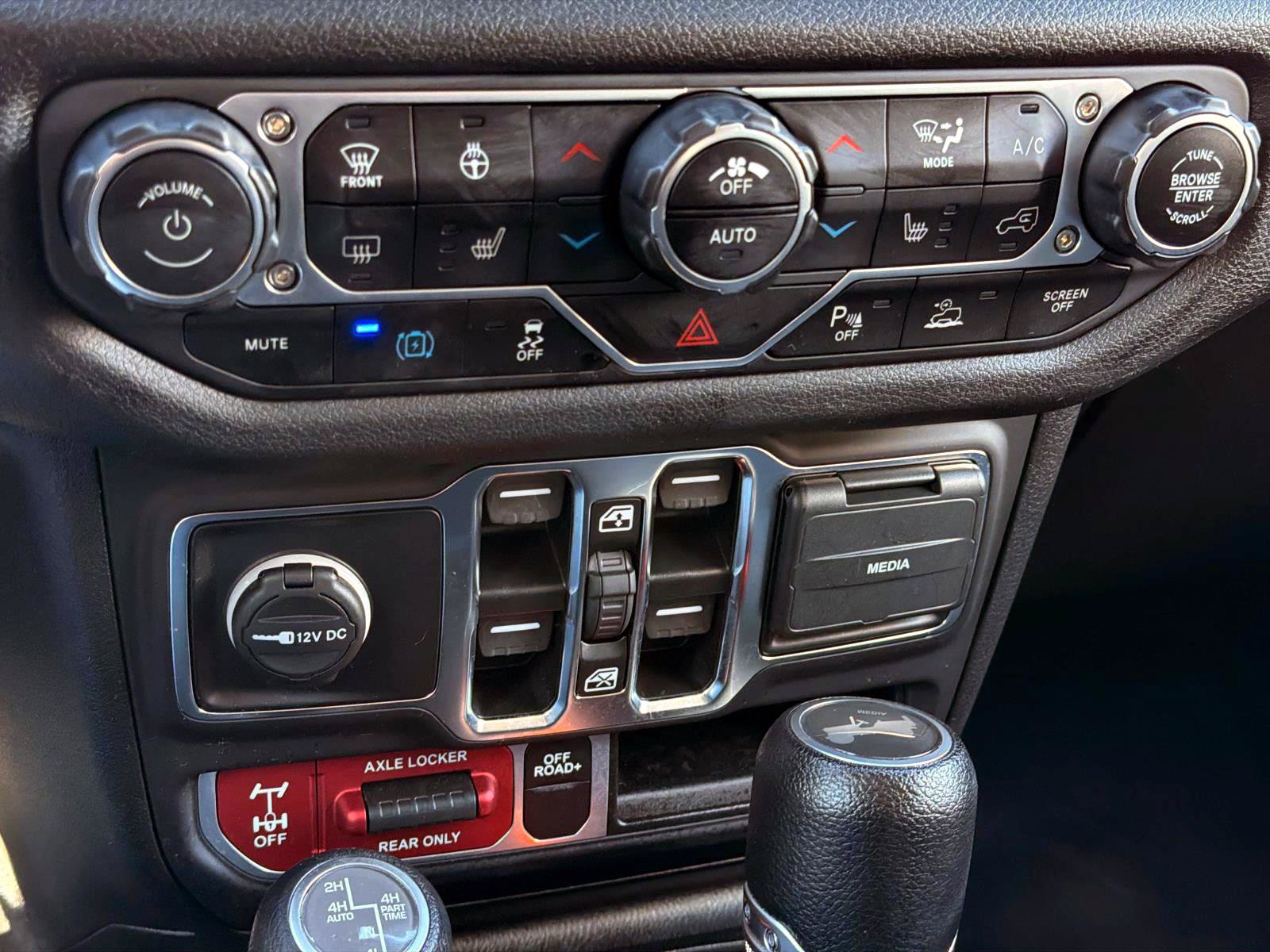 Used 2024 Jeep Wrangler Unlimited AWD/4WD image 20