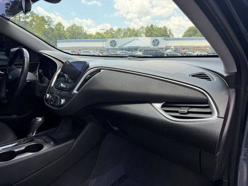 Used 2019 Chevrolet Malibu RS w/ LPO, Convenience Package 1 FWD image 17