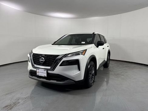 Used 2023 Nissan Rogue S FWD image 2
