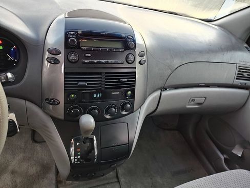 Used 2009 Toyota Sienna LE FWD image 10