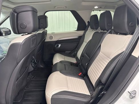 Used 2025 Land Rover Discovery Dynamic SE AWD/4WD image 12