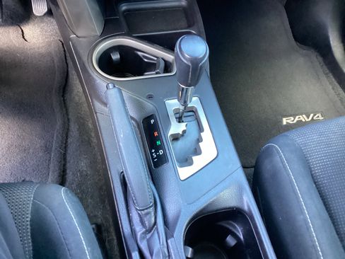 Used 2018 Toyota RAV4 XLE FWD image 18