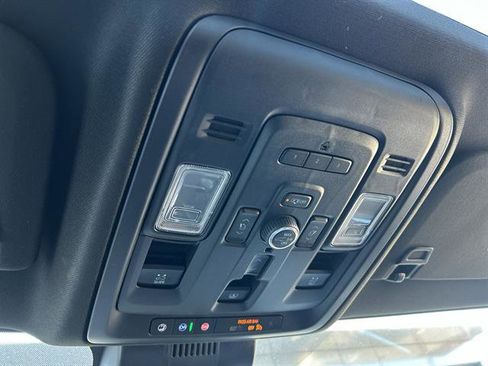 Used 2024 GMC Yukon XL Denali image 21