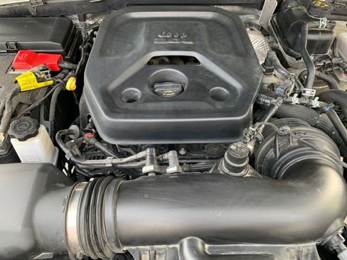 Used 2025 Jeep Wrangler Sport S image 31