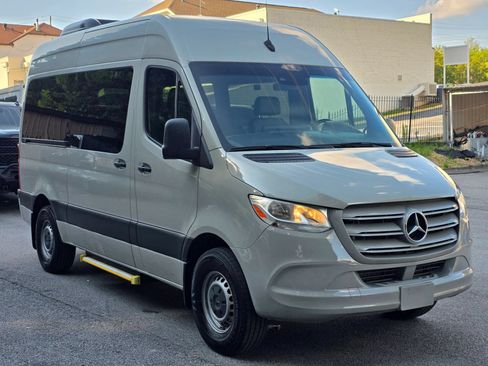 Used 2022 Mercedes-Benz Sprinter 2500 image 9