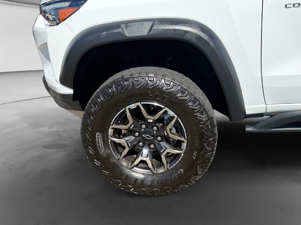 Used 2024 Chevrolet Colorado ZR2 AWD/4WD image 9