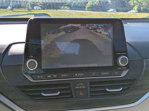 Used 2025 Nissan Altima 2.5 SV FWD image 21