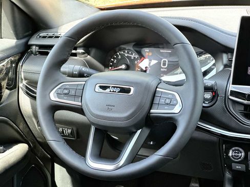 New 2026 Jeep Compass Latitude image 27