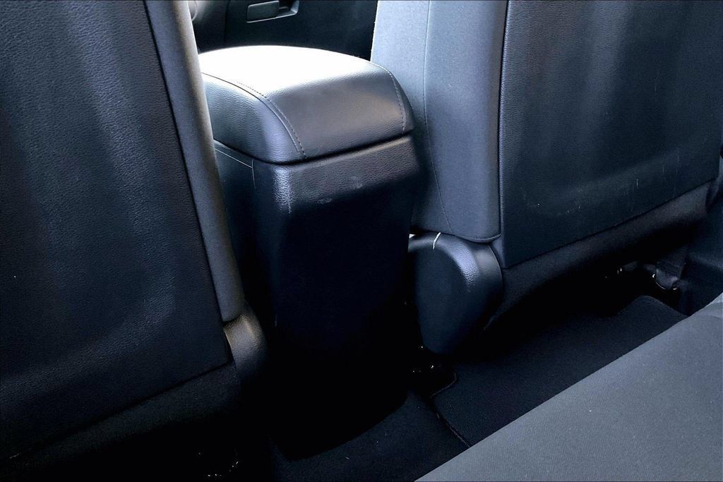 Used 2025 Kia Soul LX w/ LX Technology Package FWD image 32