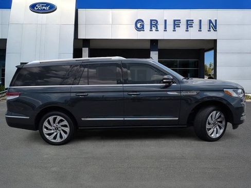 Used 2024 Lincoln Navigator L Reserve AWD/4WD image 3