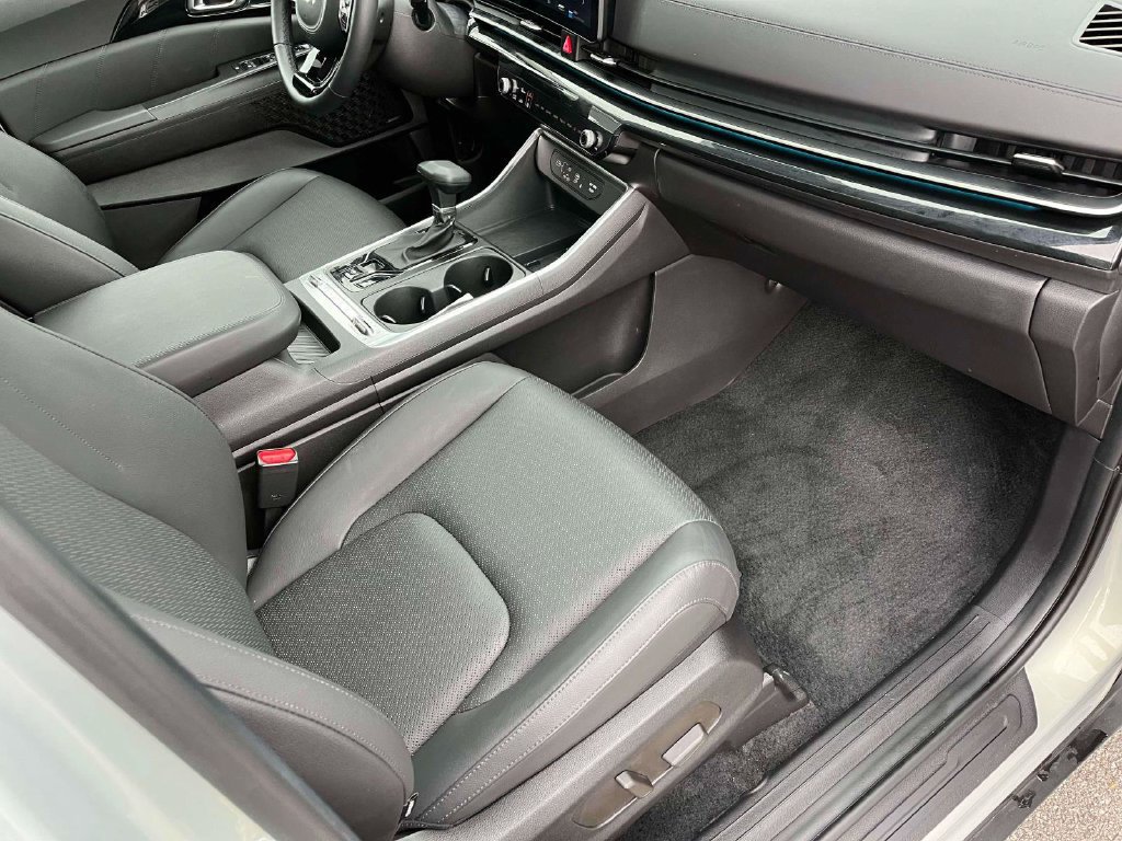 Certified 2026 Kia Carnival SX Prestige FWD image 12