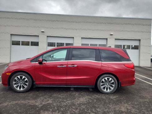 Used 2024 Honda Odyssey EX-L image 2