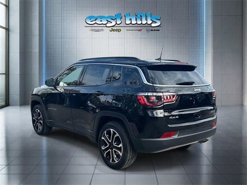 Certified 2022 Jeep Compass Limited image 5