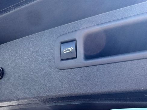 Used 2021 Toyota Highlander XLE FWD image 20