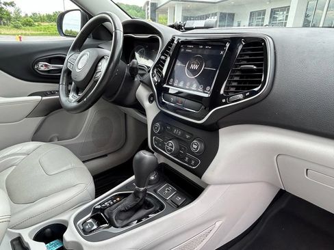 Used 2019 Jeep Cherokee Limited AWD/4WD image 35