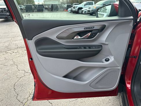 Used 2023 GMC Terrain SLT w/ Tech Package image 11