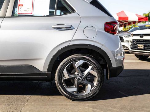 Used 2025 Hyundai Venue SEL image 6