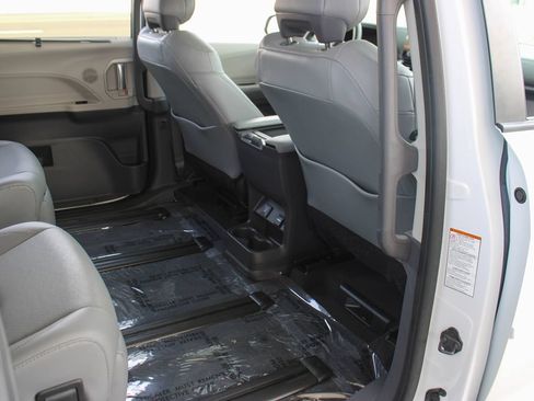 Used 2024 Toyota Sienna Limited FWD image 25