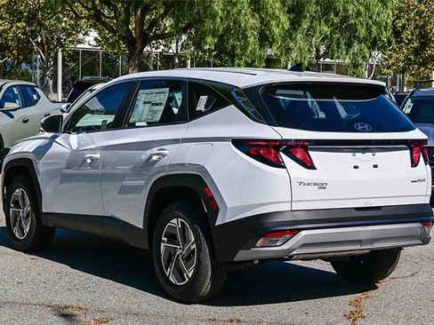 New 2026 Hyundai Tucson Blue SE image 8