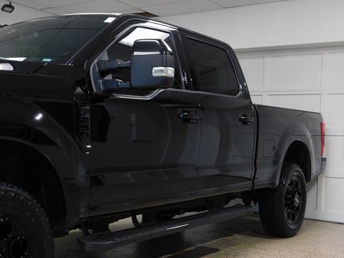 Used 2022 Ford F250 Lariat w/ Black Appearance Pkg image 20