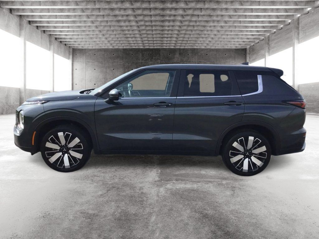 Used 2025 Mitsubishi Outlander AWD image 8