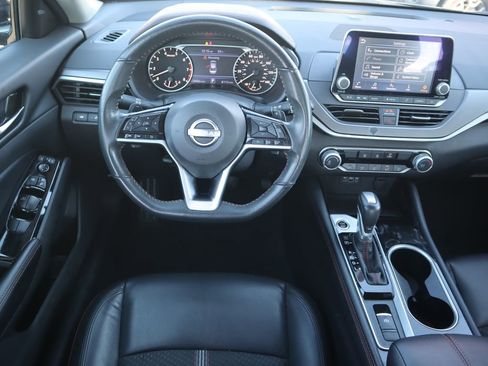 Used 2025 Nissan Altima 2.5 SR image 11